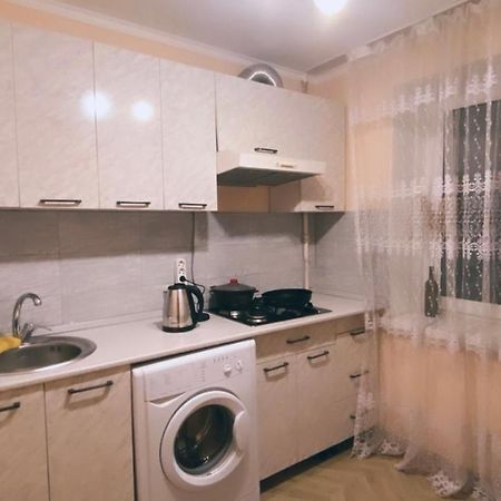 알마티 2 Комн Квартира На Новой Площади 아파트 외부 사진